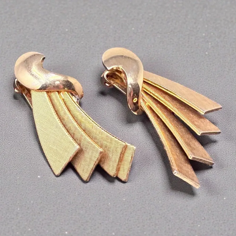 Vintage Mid Century Gold Tone Clip On Earrings Fan Fringe 1950s Modernist